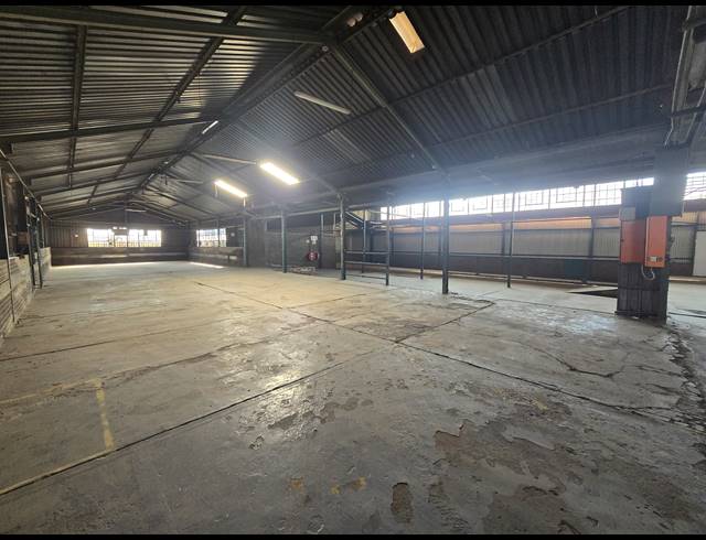 1,148M² WAREHOUSE TO LET IN ANDERBOLT